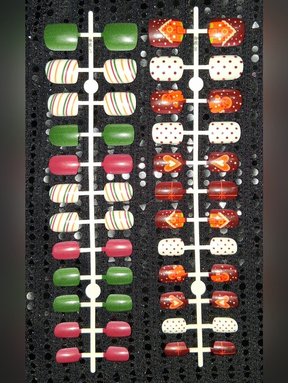 2 Sets Of Christmas Press-on/glue-on Fingernails 48 Pieces